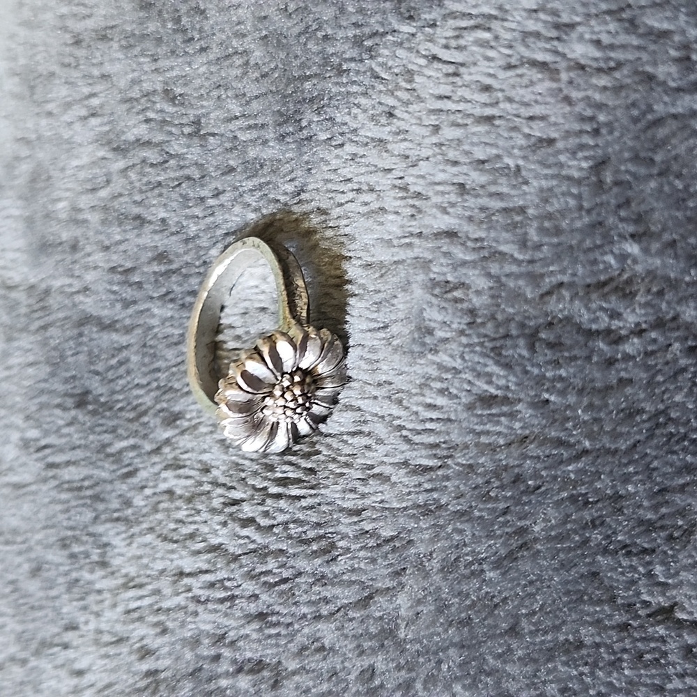 Sunflower ring